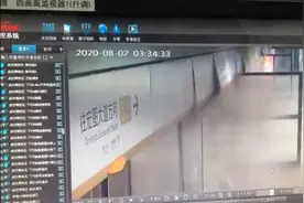 武汉地铁3号线站台门被撞碎正在修复，全线运营不受影响