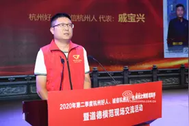 退休劳模“戚宝兴”带出一个公益团队，被称“环卫110”，儿子女婿亲家都来加入图片