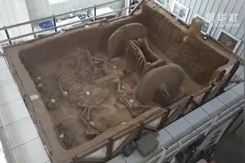 陕西保护复原2800年前西周青铜轮牙马车视频封面