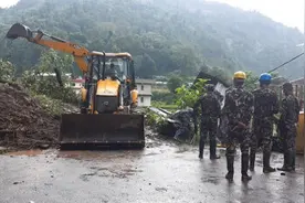 尼泊尔山体滑坡导致8名建筑工人死亡图片