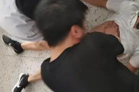 杭州一90后装修工触电命悬一线，有位好汉闯红灯5分钟到场急救图片