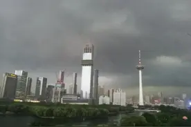 惊险！沈阳暴雨时空中突发“闪爆”图片