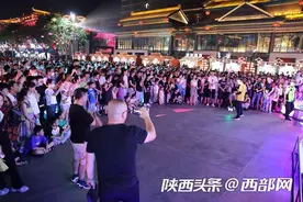 精彩等你来！西安曲江新区首届“星光灿烂”巨浪网红锦鲤节开幕图片