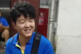 上班途中遇女孩跳河轻生 配送员扔下电瓶车奋力相救图片
