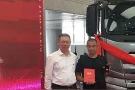 “加油站附近冒险开走自己起火的货车”后续图片