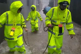 “黑格比”登陆｜这双被水泡得发白发皱的手，看了真心疼图片