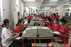 中考评卷怎么评？记者探营中考评卷现场，为你揭秘图片