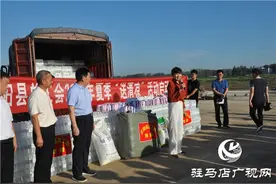 正阳：夏日送清凉慰问建设者图片