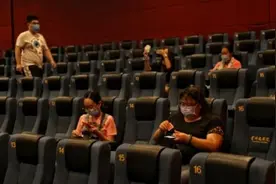 万达电影：上半年营收同比减少7成，关停影城17家视频封面