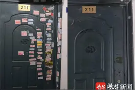 清除门上小广告 南京玄武居民有妙招图片