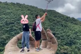 男子在清远网红景点求婚时戒指从无人机掉落悬崖，用结婚钻戒完成图片