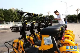 河北涿鹿：投放共享电动自行车 倡导绿色出行图片