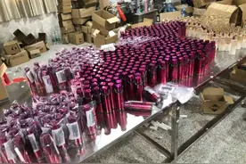 涉案约3000万元，12万余支假冒维密香水被查封图片