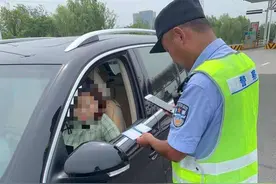 有车牌不领也不挂，民警查获直接扣12分图片