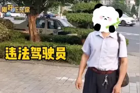 骑摩托车一定要带头盔，否则会被交警认出来图片