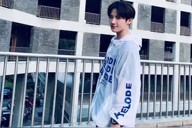 拥有近百万粉丝！这个义乌小鲜肉在抖音超火图片