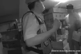 只因回头看了一眼，男子半夜偷走价值10万的好酒：好奇箱子里是什么，就想有机会去看看图片