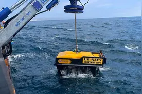 沉入海底4天的两栖战车被找到 美军：本周末先打捞车里的8名军人图片