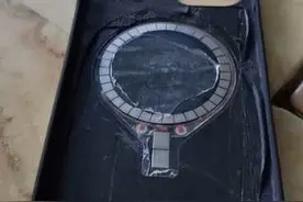 苹果暗藏惊喜 iPhone 12无线充电模块曝光图片