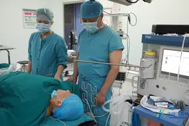 妇科专家妙手去除病痛 八旬心衰老人顺利接受卵巢恶性肿瘤手术图片