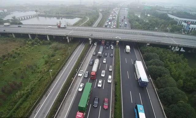 GDP相差不到800亿元，成都未来超过苏州的可能性有多大？