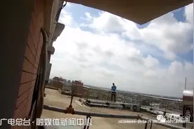 他用一瓶水，换回一条命图片