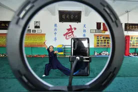 武术——老拳师暑期“触网”传非遗图片