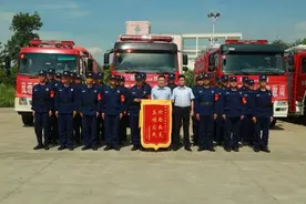 还记得那300万吗？河南消防员洪水中抢运出近300万现金成了灾民“救命款”图片