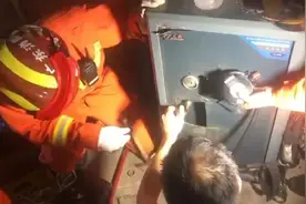 险！女童玩“躲猫猫”，连人带钥匙被锁进保险柜半小时，万幸…图片