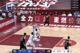 体坛联播｜郭艾伦违体犯规致对手受伤，国米曼联欧联杯晋级图片