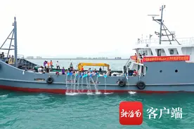 1760万尾鱼虾苗在海南文昌清澜半岛海域放流图片