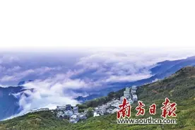 两山一古寨 烁古又耀今图片