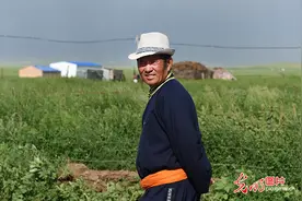 草原牧民的现代生活：五畜齐全 人丁兴旺图片