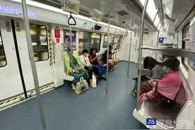 深圳地铁1号线“长大嫁给爸”不当广告，今日已被撤下图片