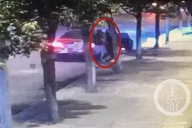 民警让“女司机”挪车，接下来尴尬了……她竟不知如何点火发动图片