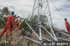 “有一处没亮就没完成任务！”两天两夜，台州电力工人在高山之巅顶风抢修铁塔图片