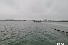记者探访滹沱河防汛一线 800米橡胶坝可抵御50年一遇洪水图片
