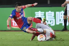 足球——中超：青岛黄海青港平上海上港图片