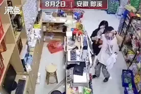 超市老板离店救援归来 监控拍下感人一幕视频封面