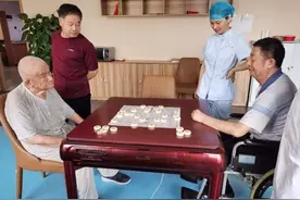 幸福样本｜下象棋，爱运动，89岁老人的幸福晚年生活图片