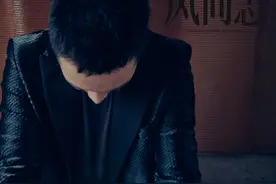 陈伟霆工业风大片上线 酷帅形态犹如“黑客帝国”图片