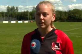 历史第一人！荷兰19岁女球员获批参加男足联赛图片