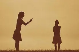 7岁小女孩偷玩具，亲妈当场报警？孩子“偷东西”，家长应该怎么办图片