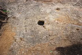 南阳岩石文（岩画）试读 南阳岩石文的远古玉璧图片