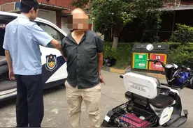 80岁老人超市购物 代步电动车停门口
遇上一个“防盗意识”满分的小偷图片