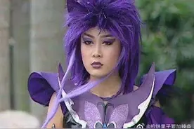 还记得《巴啦啦小魔仙》里的黑魔仙小月吗？她现在长这样图片