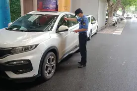 南京鼓楼城管大队加强狮子桥步行街环境规范管理图片