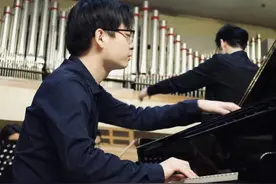 “特殊之年”的毕业音乐会图片