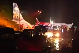印度航空一架客机降落时冲出跑道，已致17人死亡 暂无中国公民伤亡图片