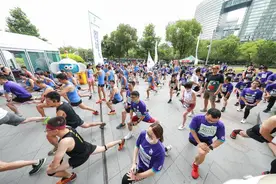 近千人参赛，攀登250米高的来福士！杭州的线下正式比赛终于在今天上演图片
